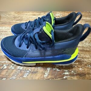 Boys Under Armour GS Curry 7 Size 6